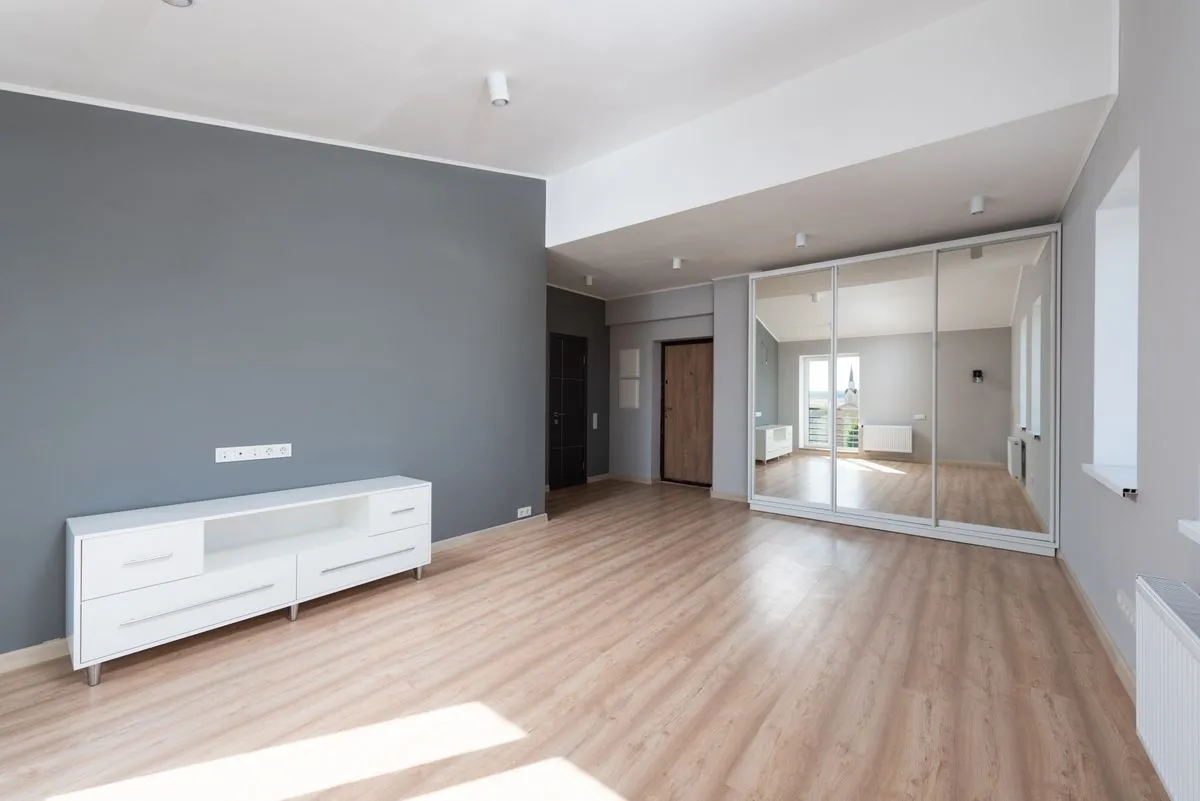 Bright room with a light oak look floor